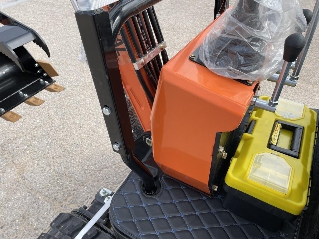 UNUSED 2023 AGT 13.5HP Gas Mini-Excavator QH12