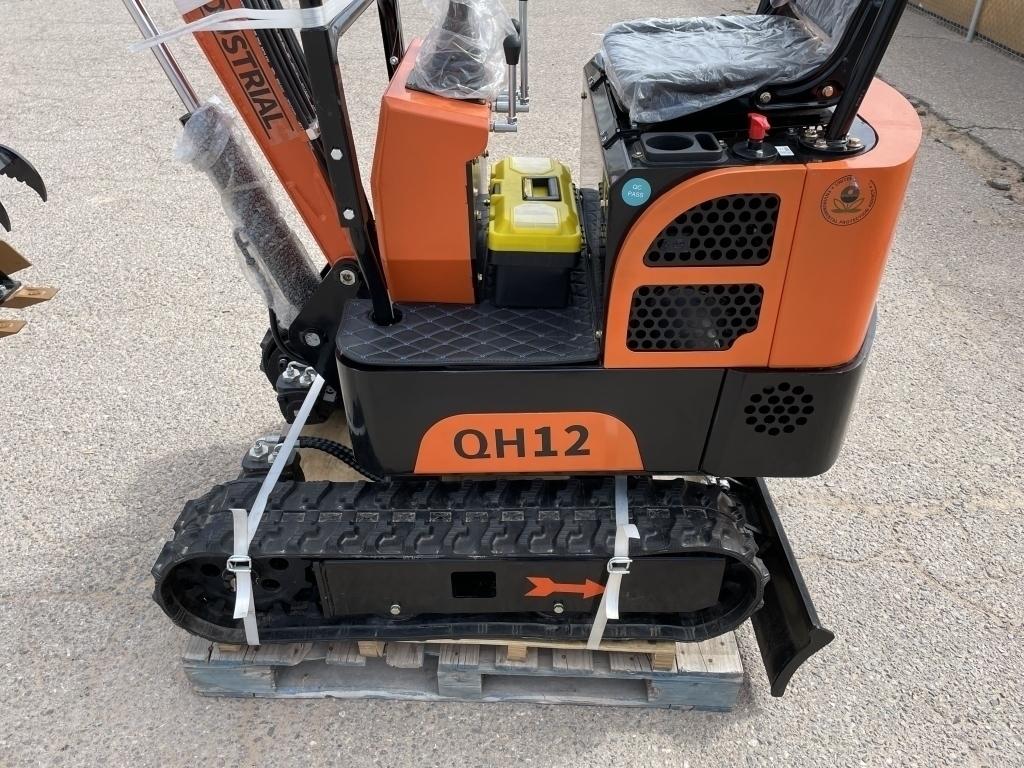 UNUSED 2023 AGT 13.5HP Gas Mini-Excavator QH12