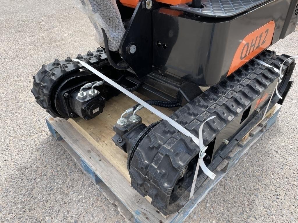 UNUSED 2023 AGT 13.5HP Gas Mini-Excavator QH12