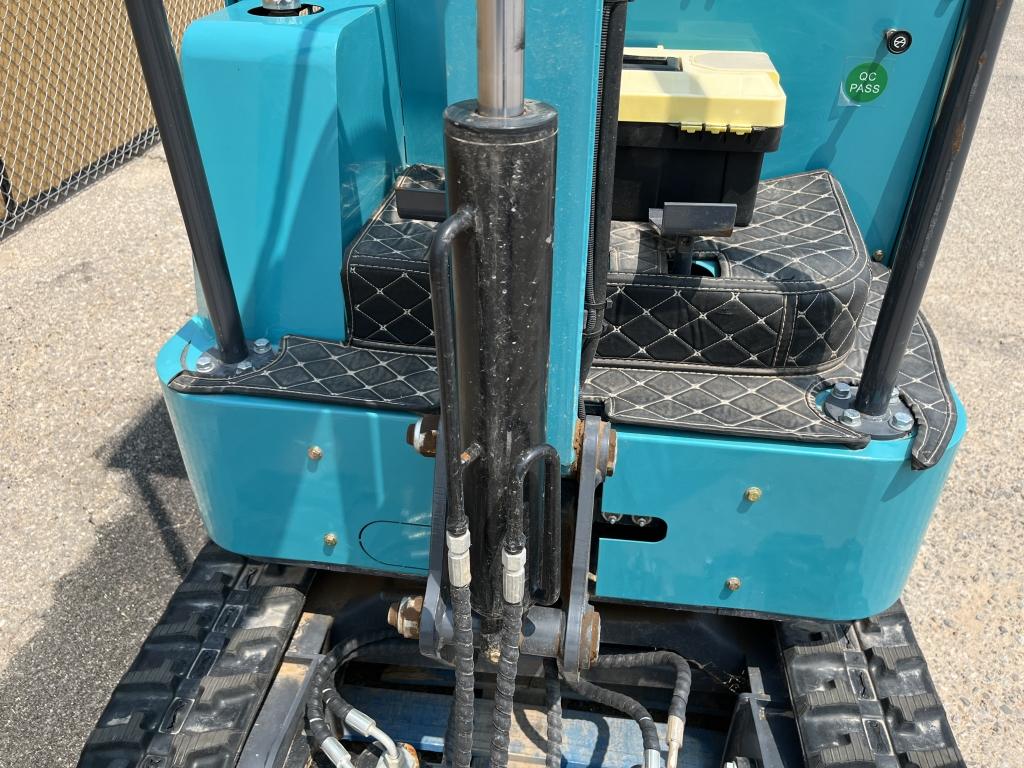 UNUSED 2023 AGT 15HP Gas Mini-Excavator H15