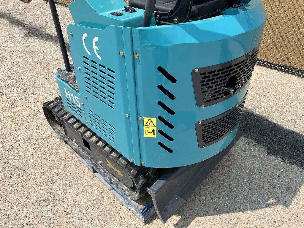 UNUSED 2023 AGT 15HP Gas Mini-Excavator H15