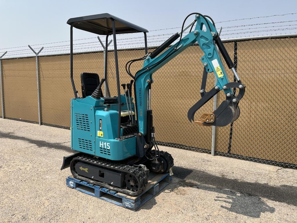 UNUSED 2023 AGT 15HP Gas Mini-Excavator H15