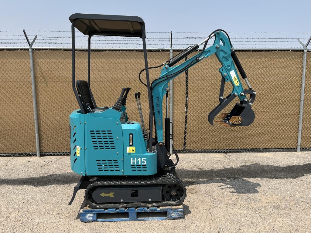 UNUSED 2023 AGT 15HP Gas Mini-Excavator H15