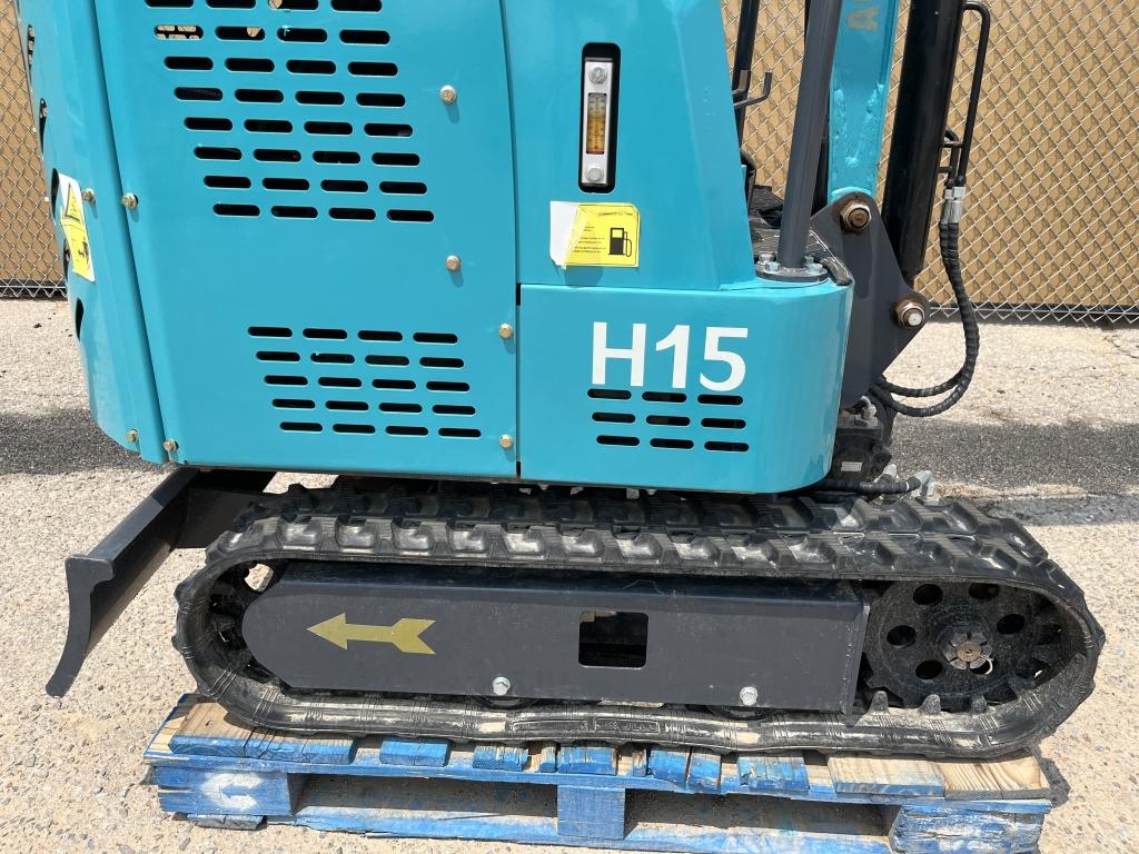 UNUSED 2023 AGT 15HP Gas Mini-Excavator H15