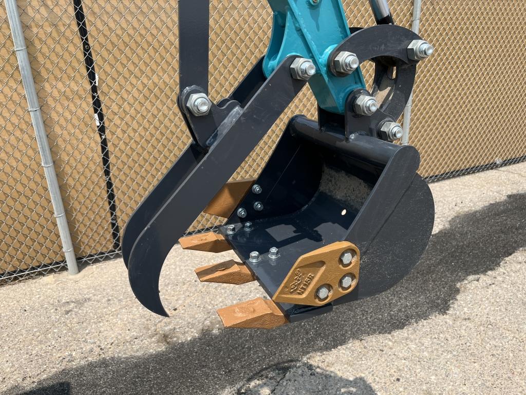 UNUSED 2023 AGT 15HP Gas Mini-Excavator H15