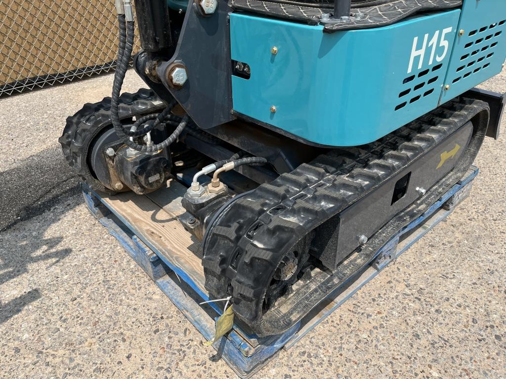 UNUSED 2023 AGT 15HP Gas Mini-Excavator H15