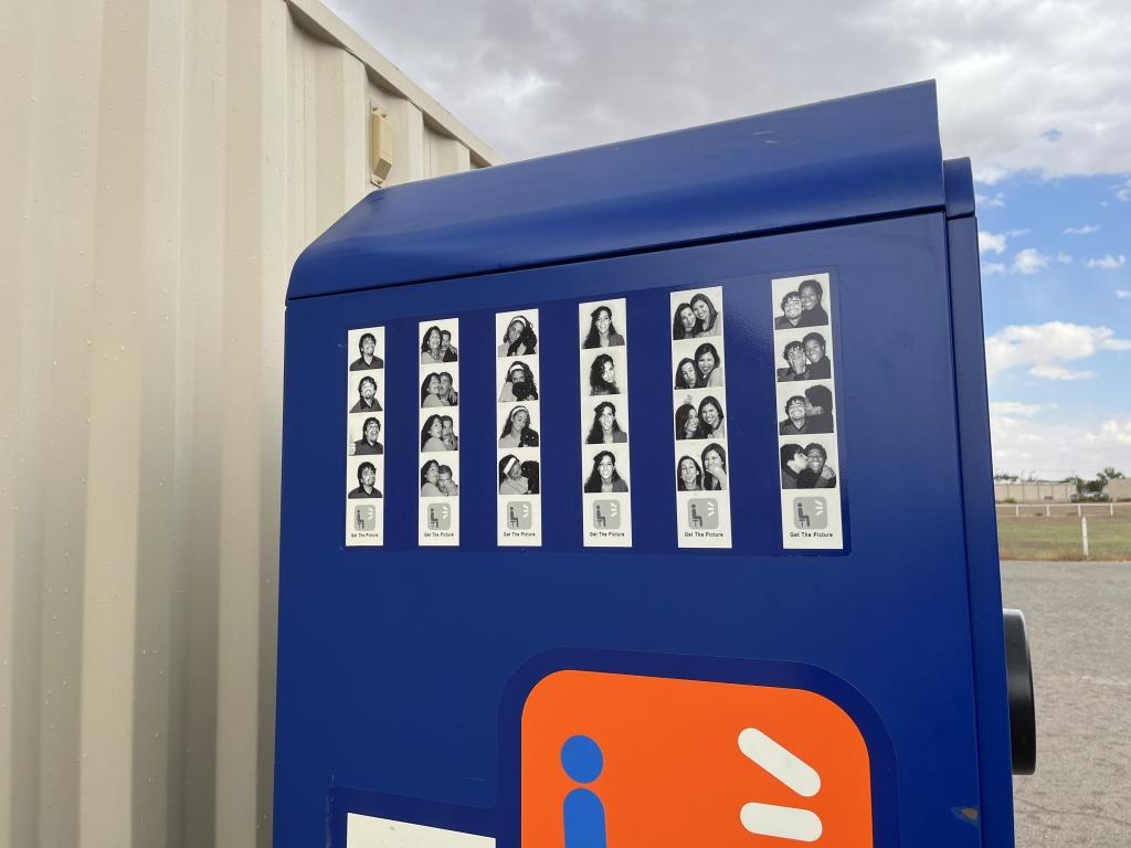 Face Place Commercial Photo Booth -DBP1-BW