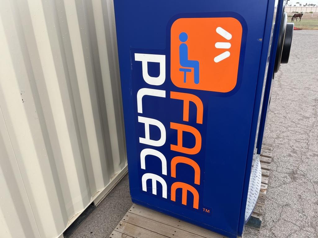 Face Place Commercial Photo Booth -DBP1-BW