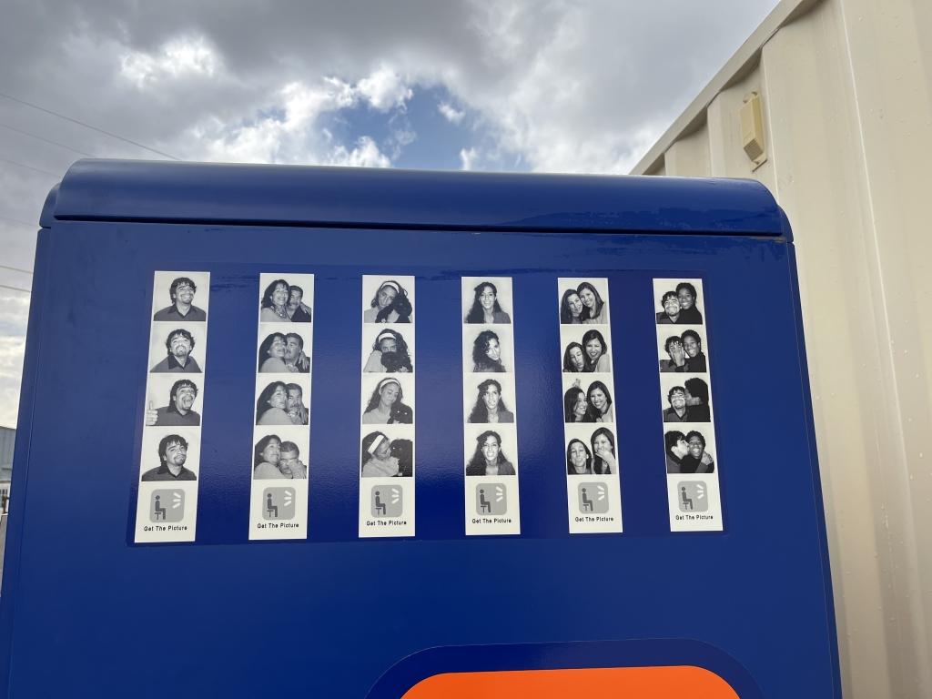 Face Place Commercial Photo Booth -DBP1-BW