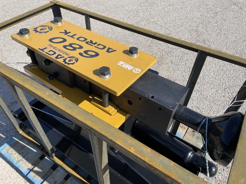 UNUSED AGT 680 Hydraulic Drop Post Hammer