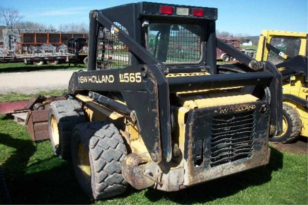 NH LX565 Skid Steer