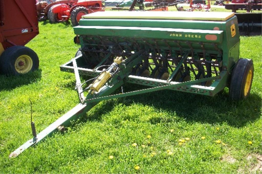 JD 8250 Grain Drill