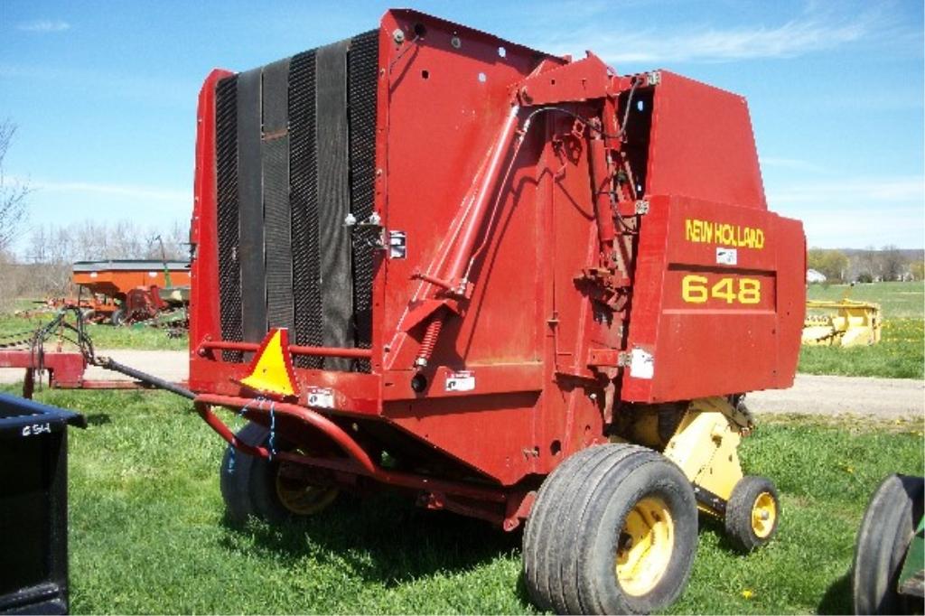 NH 648 Silage Special Round Baler