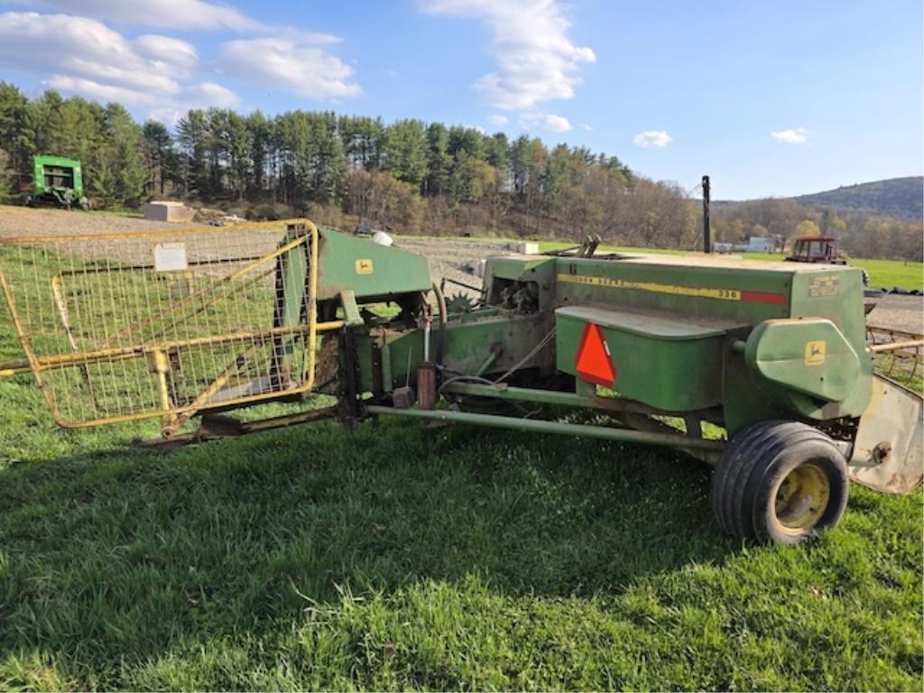 John Deere 336 Baler
