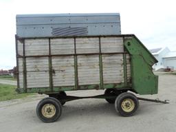 John Deere 112 forage wagon