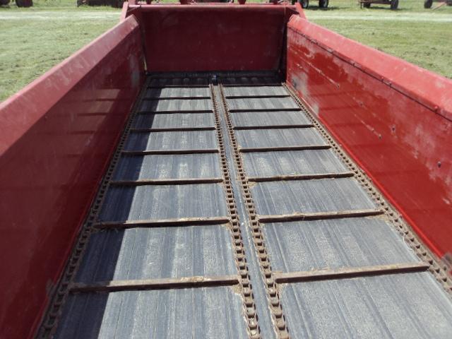NH 195 manure spreader