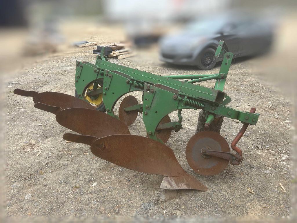 GOOD, HEAVY DUTY, 3 FURROW, 3 PT HITCH MOLDBOARD PLOW