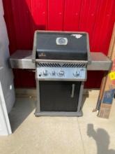 USED PROPANE NAPOLEON ROGUE BBQ