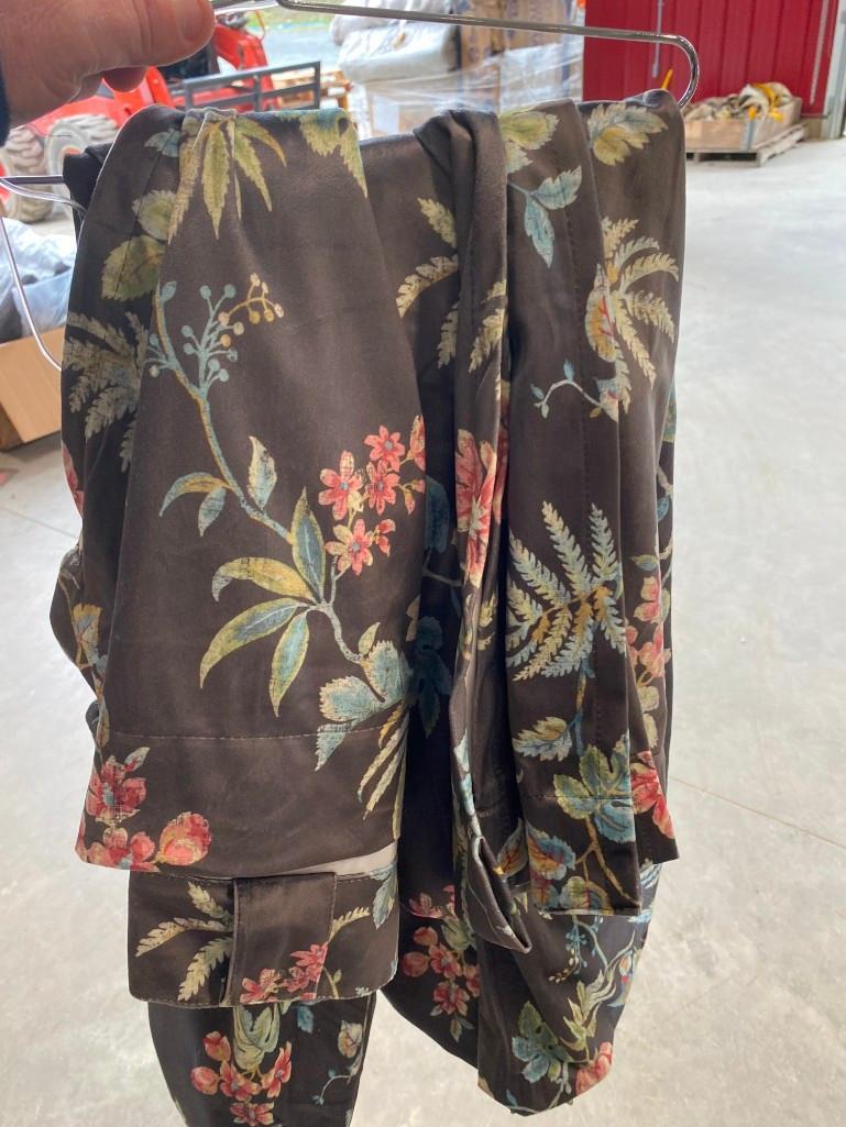 2 CURTAIN PANELS