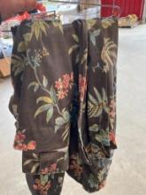 2 CURTAIN PANELS