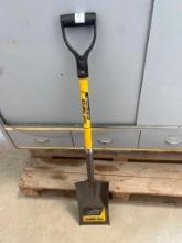 NEW GARDEN SHOVEL