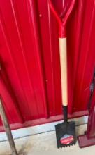 NEW GARDEN SHOVEL