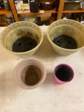 PLANTER POTS
