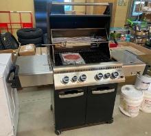 NAPOLEON LEX485 PROPANE BBQ