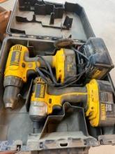 DEWALT 18 V DRILL AND DRIVER WITH 2 BATTERIES, CHARGER, AND CASE