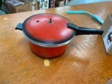 PRESSURE COOKER
