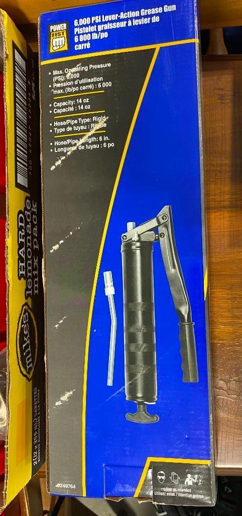 POWERFIST 6000 PSI LEVER-ACTION GREASE GUN