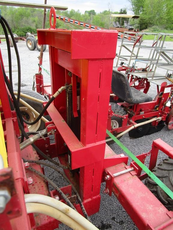 MECHANICAL 4-ROW TRANSPLANTER