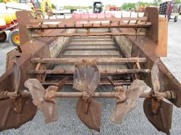 New Idea 213 Spreader