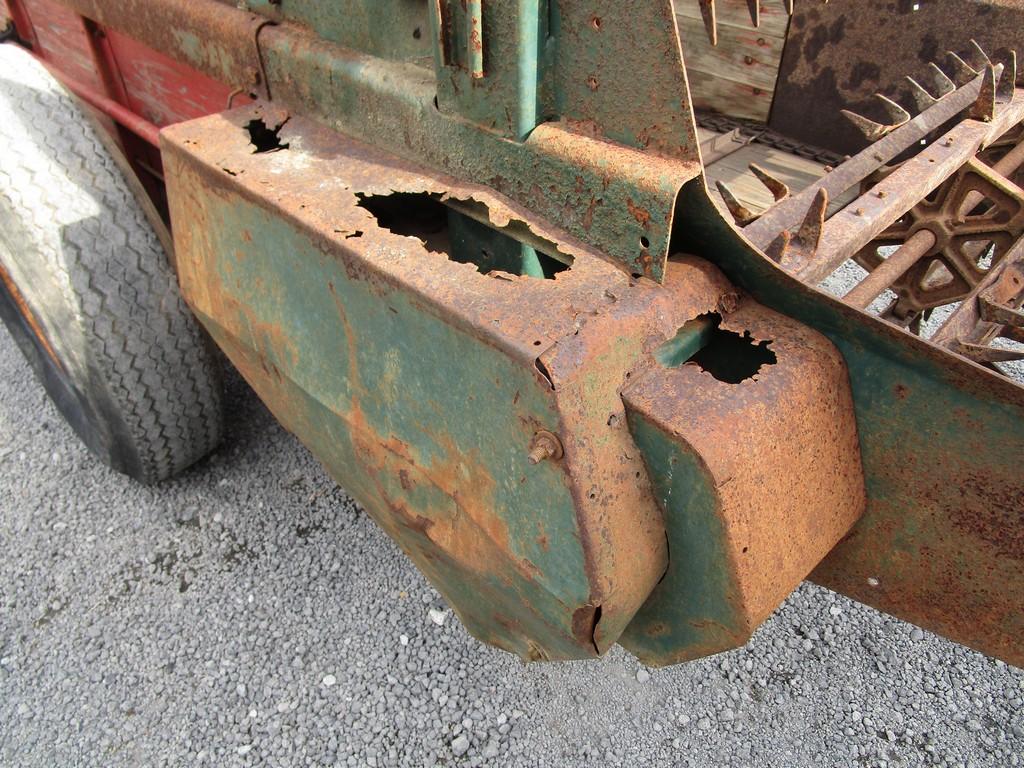 New Idea 213 Spreader