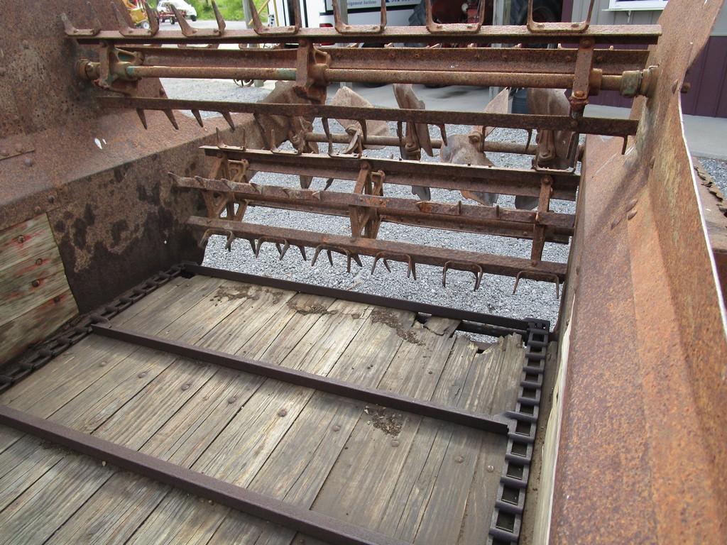 New Idea 213 Spreader