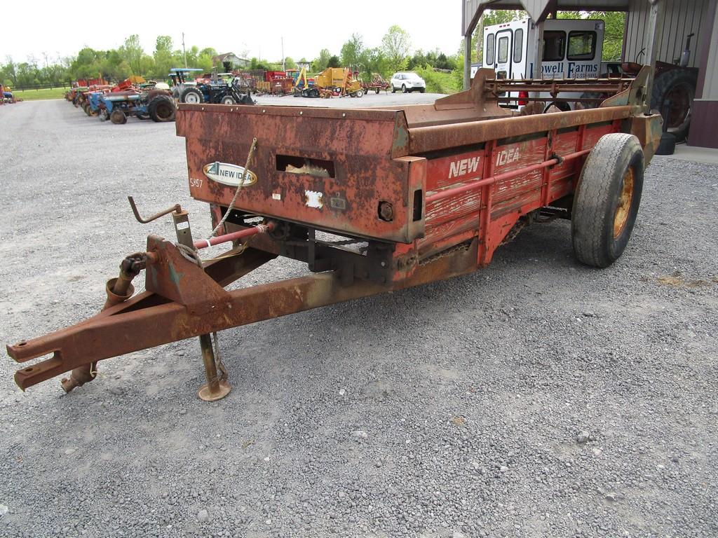 New Idea 213 Spreader