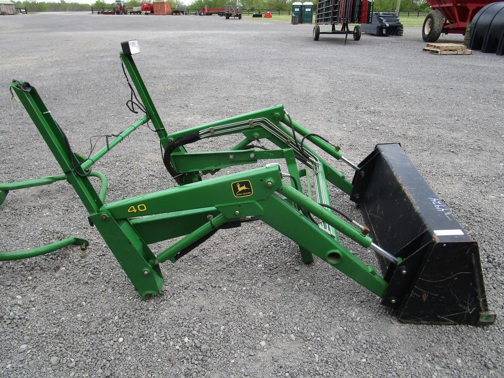 John Deere 40 Loader
