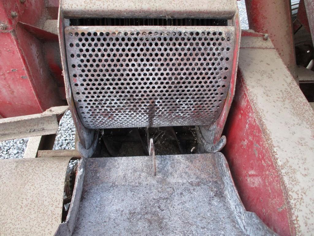 New Holland 352 Grinder Mixer