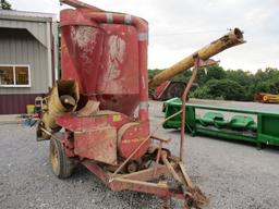 New Holland 352 Grinder Mixer