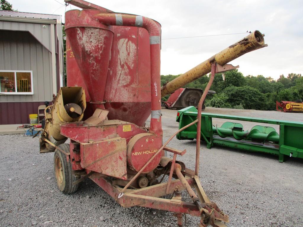 New Holland 352 Grinder Mixer