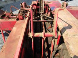 MF 124 SQ Baler