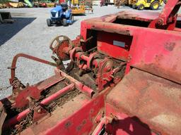 MF 124 SQ Baler
