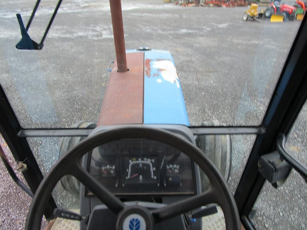New Holland 8240 SL Tractor
