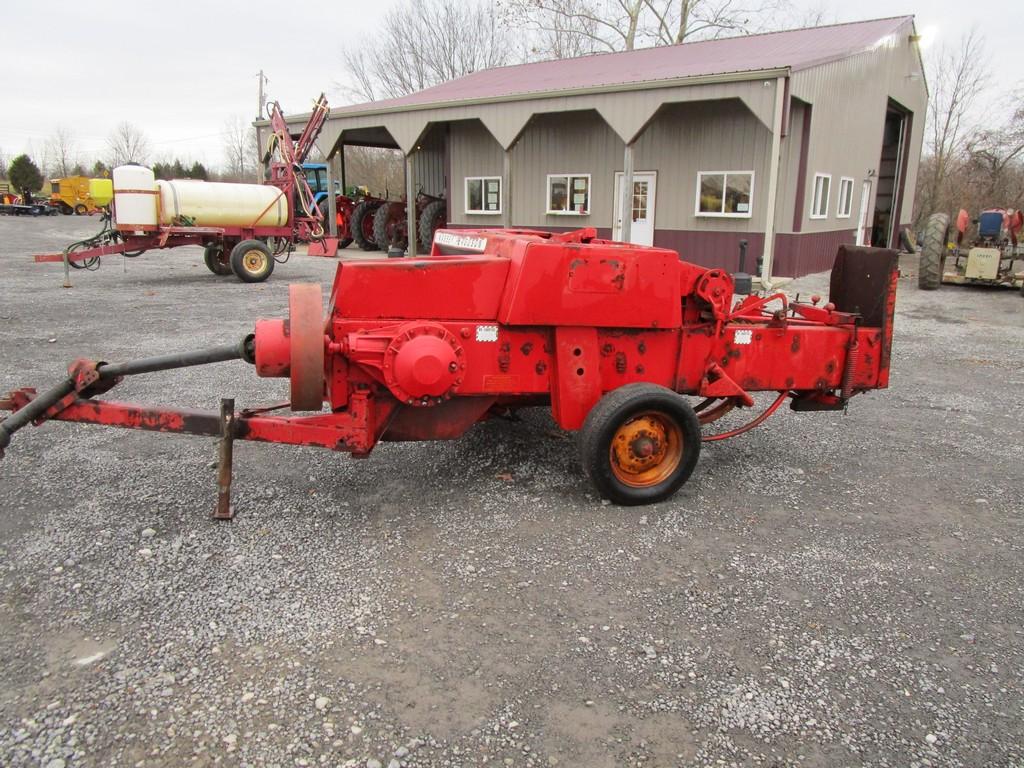 MF 124 Sq Baler
