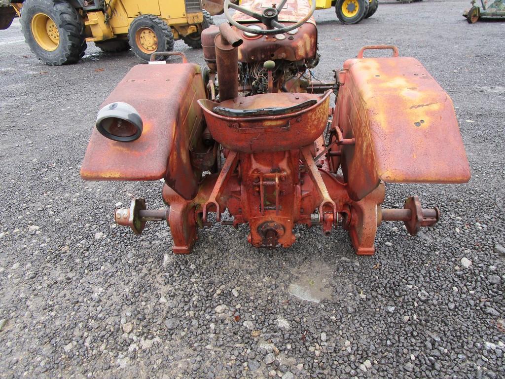 Mitsubishi R2500 G Tractor
