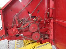 New Holland 638 Round Baler