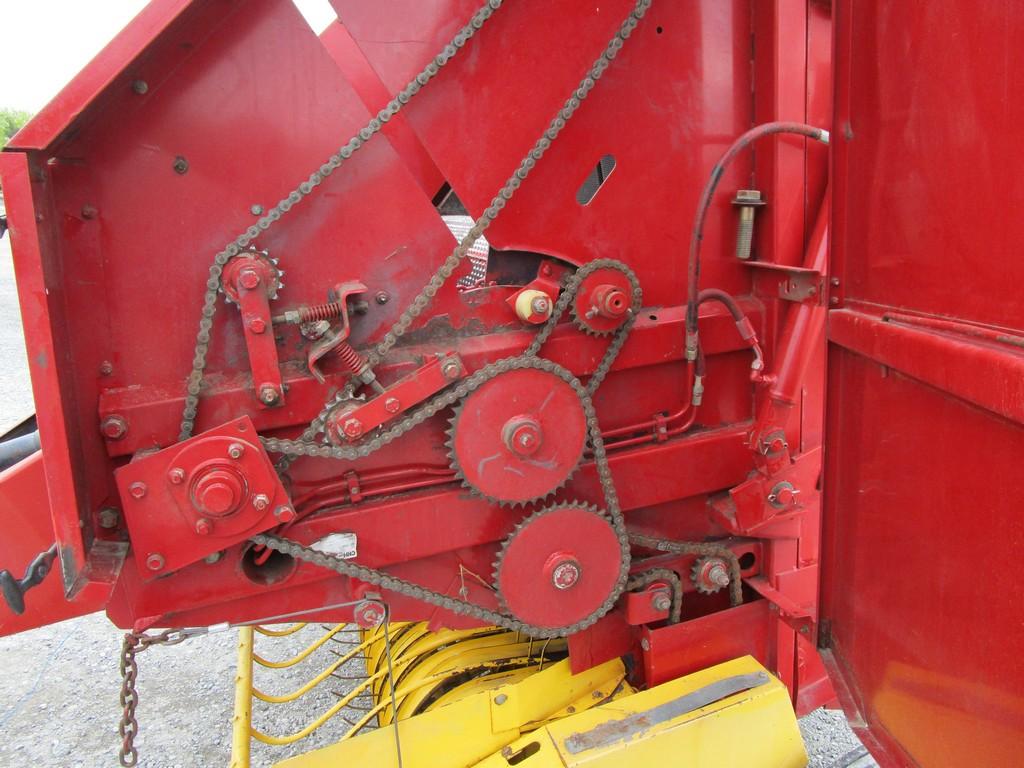 New Holland 638 Round Baler