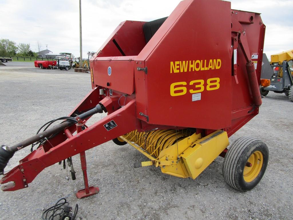 New Holland 638 Round Baler