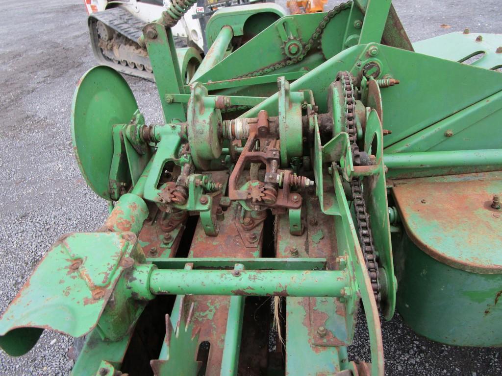 John Deere 24T Sq Baler