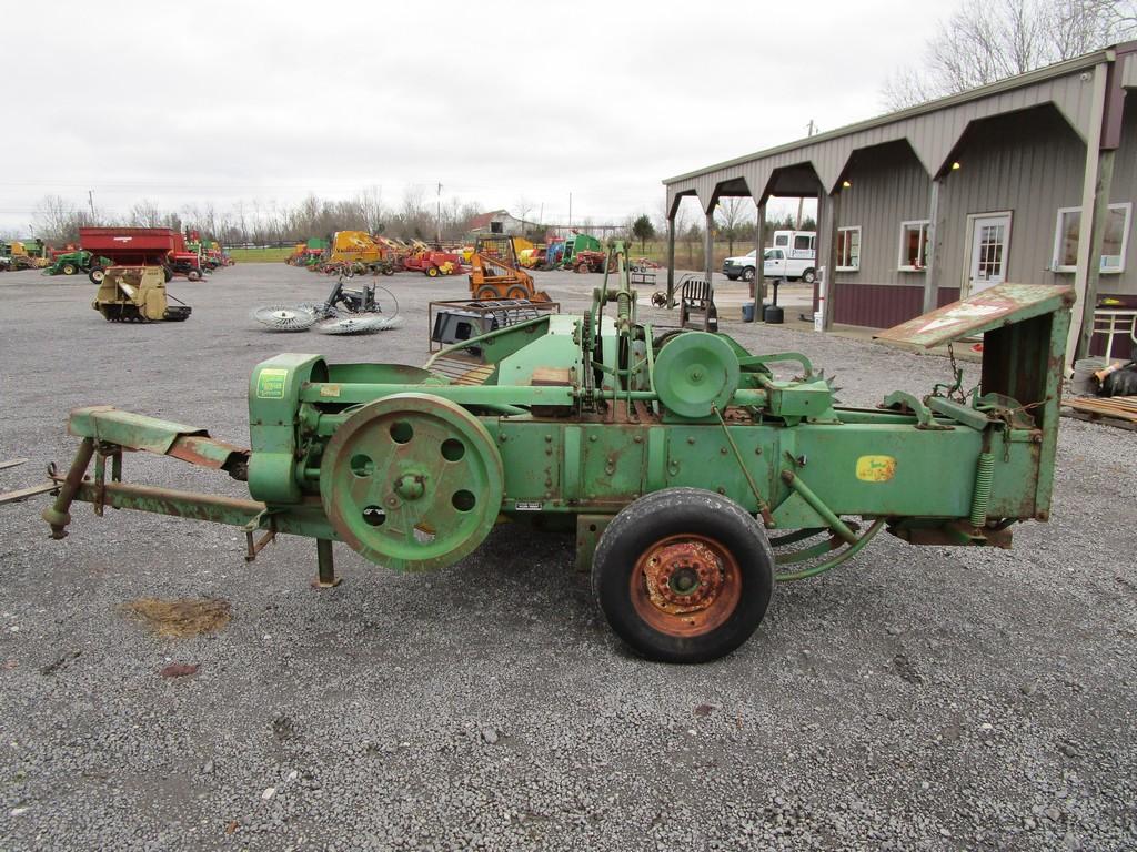 John Deere 24T Sq Baler